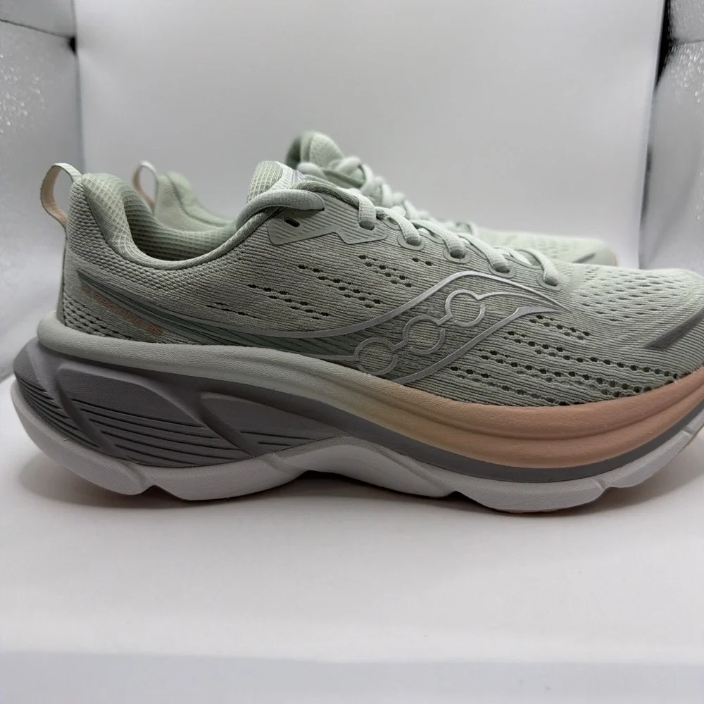 Saucony Womens Hurricane 25 Comfortable Athletic Shoes Mist Cameo Size 8.5. New